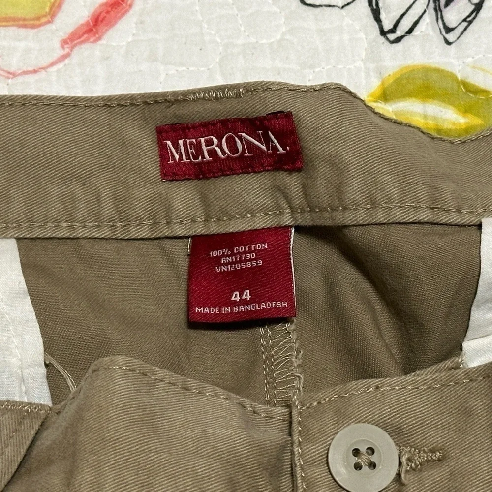 Men’s Merona flat-front khaki shorts. Size 44 with an 11 inch inseam. NEW!!